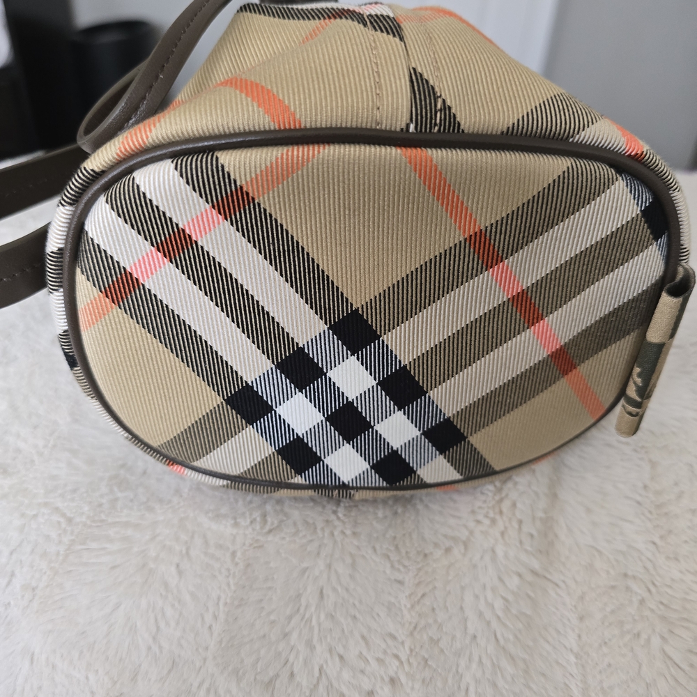 Burberry Beige and Black Checkered Shoulder Bag - Picture 4 of 5
